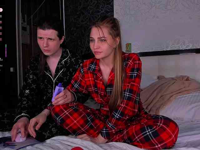 FuckinHotCouple webcam