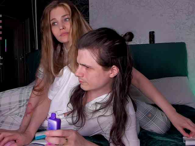 FuckinHotCouple webcam