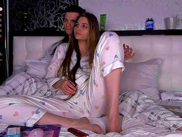 FuckinHotCouple webcam