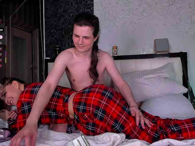 FuckinHotCouple webcam