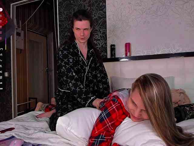 FuckinHotCouple webcam