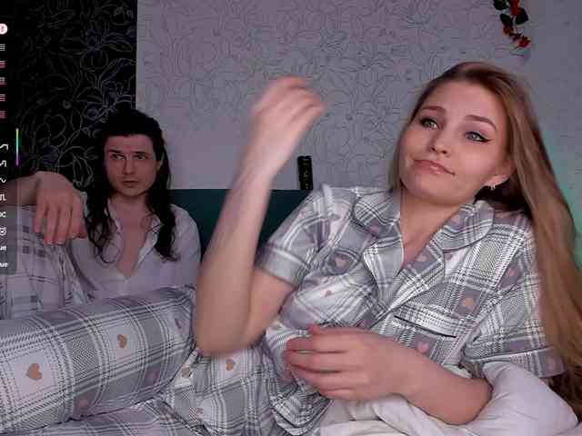 FuckinHotCouple webcam