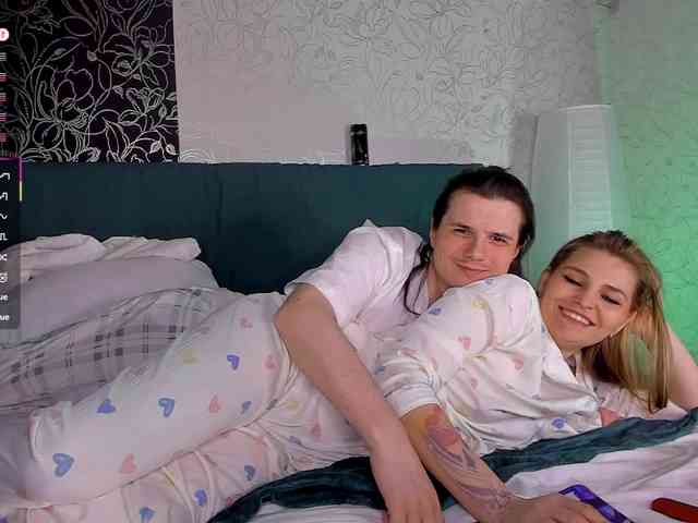 FuckinHotCouple webcam