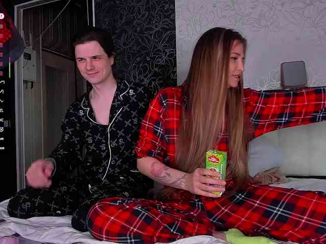 FuckinHotCouple webcam