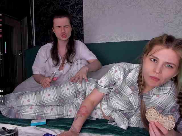 FuckinHotCouple webcam