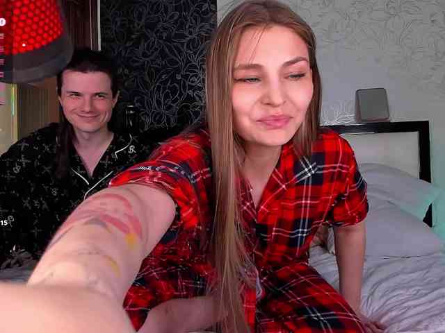 FuckinHotCouple webcam