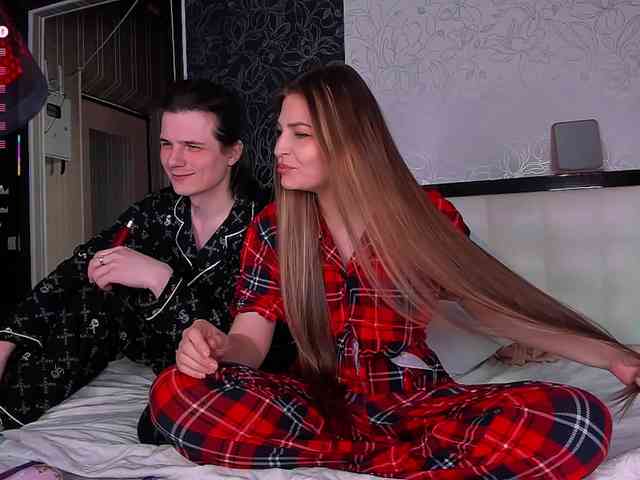 FuckinHotCouple webcam