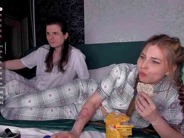 FuckinHotCouple webcam