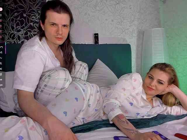 FuckinHotCouple webcam