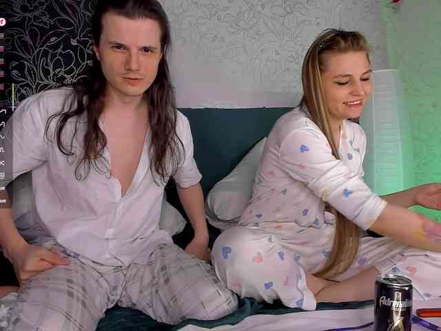 FuckinHotCouple webcam