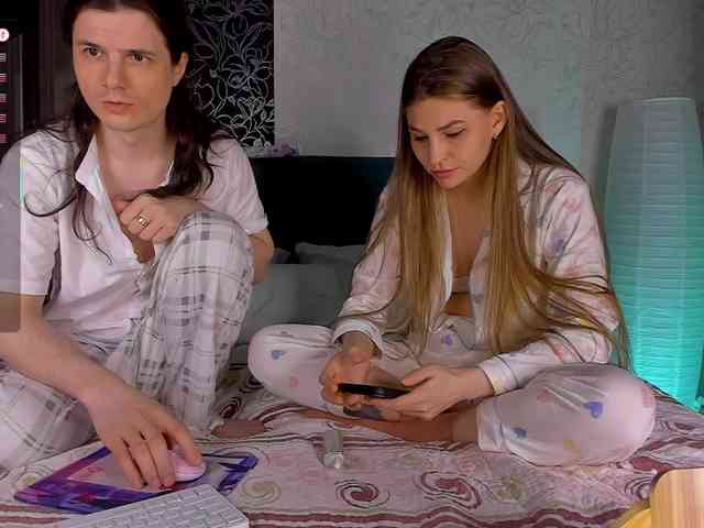 FuckinHotCouple webcam