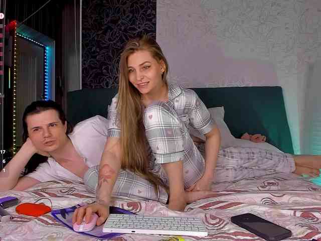 FuckinHotCouple webcam