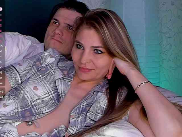 FuckinHotCouple webcam