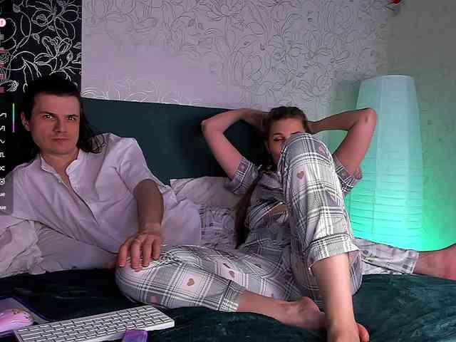 FuckinHotCouple webcam