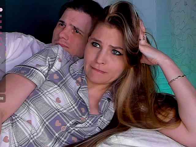 FuckinHotCouple webcam