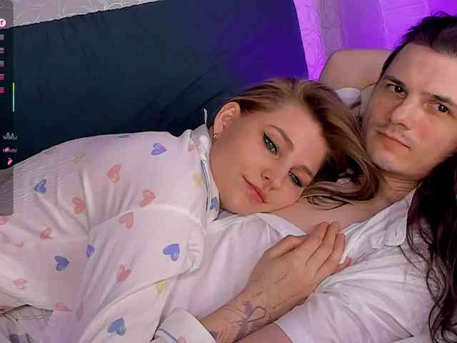 FuckinHotCouple webcam