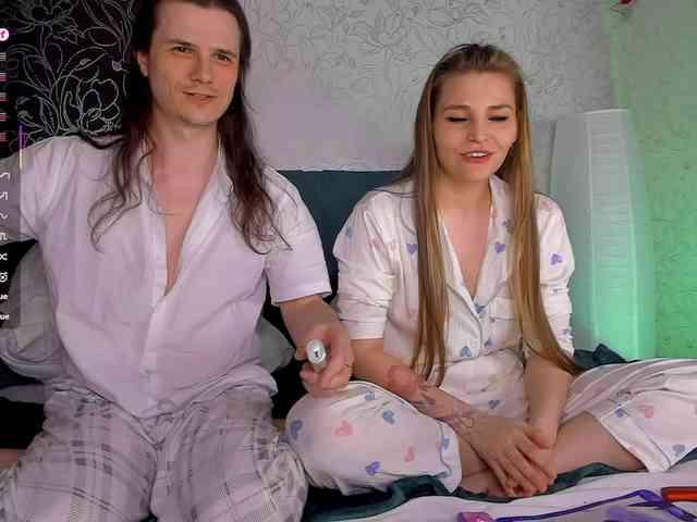 FuckinHotCouple webcam