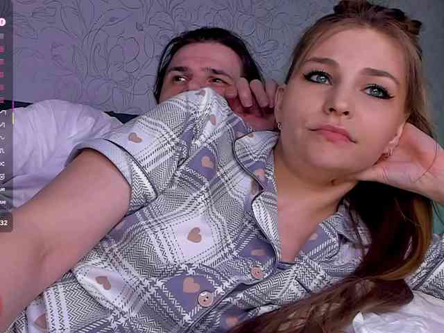 FuckinHotCouple webcam