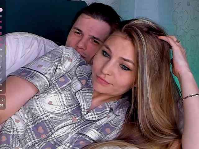 FuckinHotCouple webcam