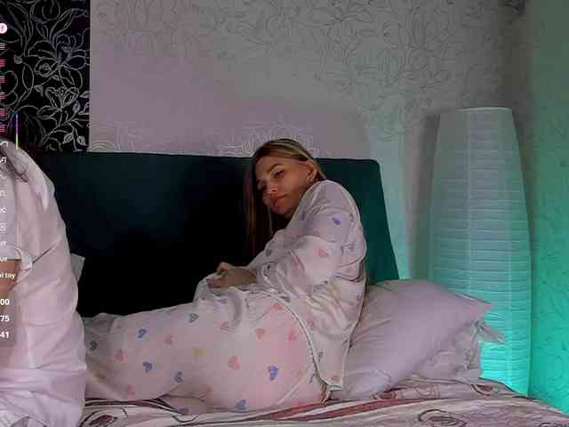 FuckinHotCouple webcam