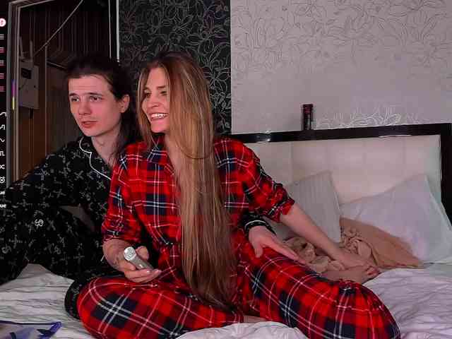 FuckinHotCouple webcam