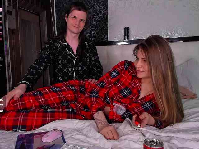 FuckinHotCouple webcam