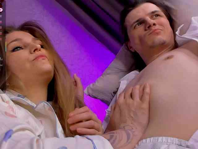 FuckinHotCouple webcam