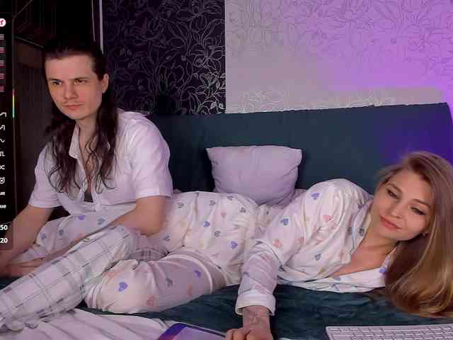 FuckinHotCouple webcam