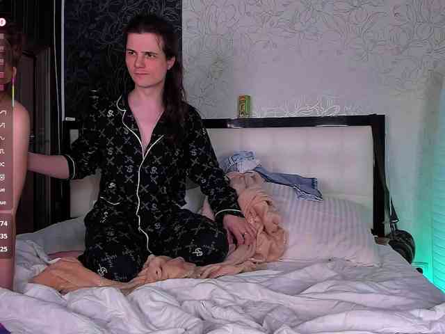 FuckinHotCouple webcam