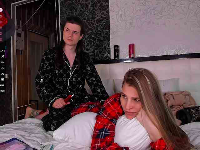 FuckinHotCouple webcam