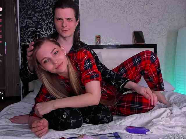 FuckinHotCouple webcam