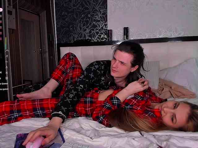 FuckinHotCouple webcam