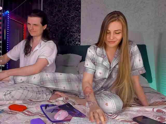 Модель: FuckinHotCouple