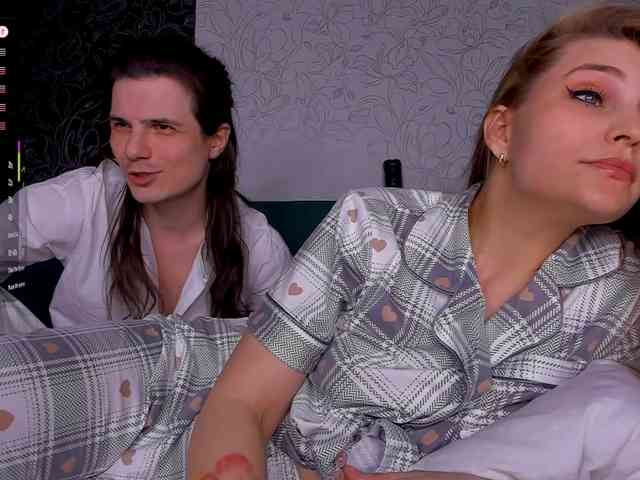 FuckinHotCouple webcam