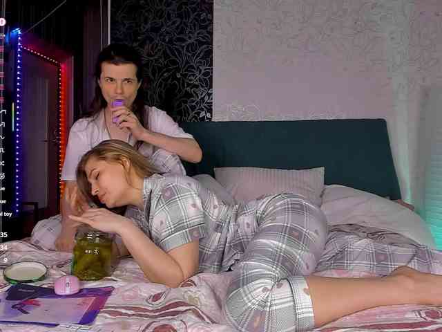 FuckinHotCouple webcam