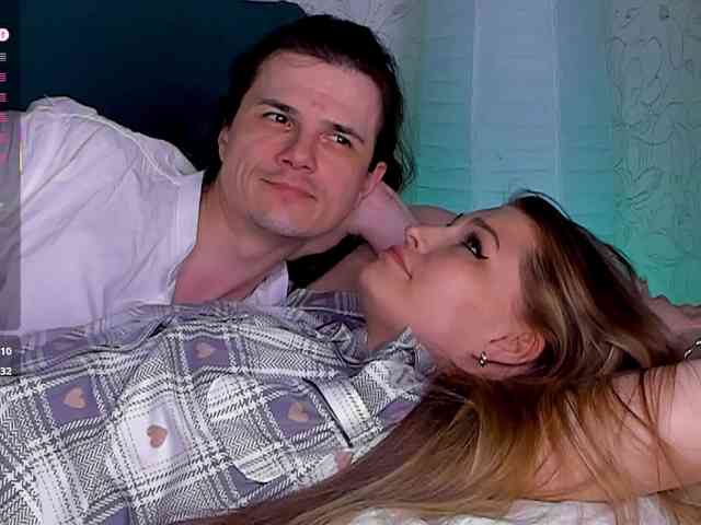 FuckinHotCouple webcam