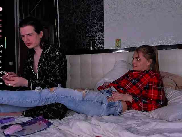 FuckinHotCouple webcam