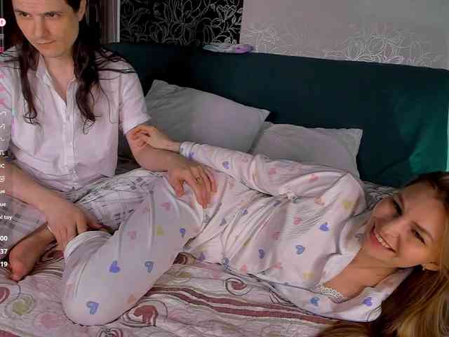 FuckinHotCouple webcam