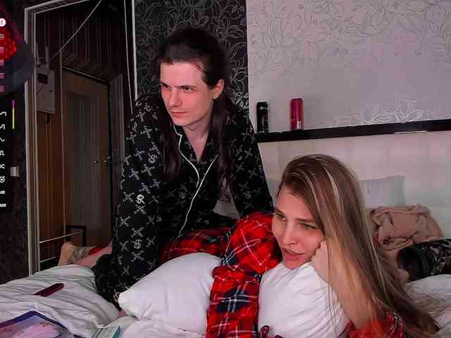 FuckinHotCouple webcam