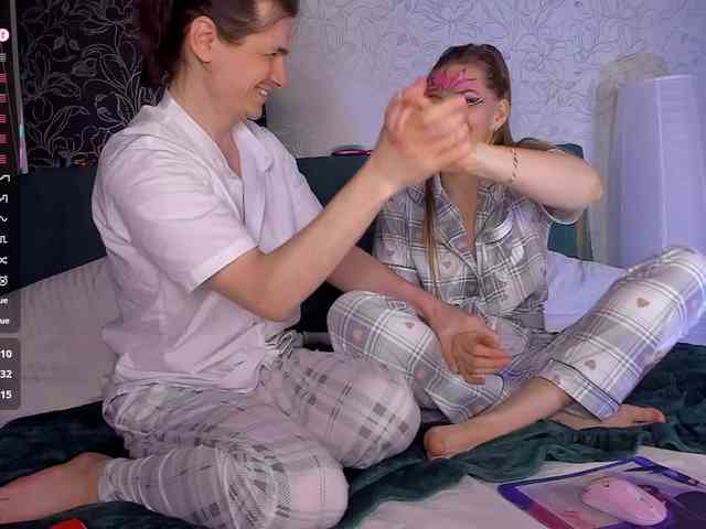 FuckinHotCouple webcam