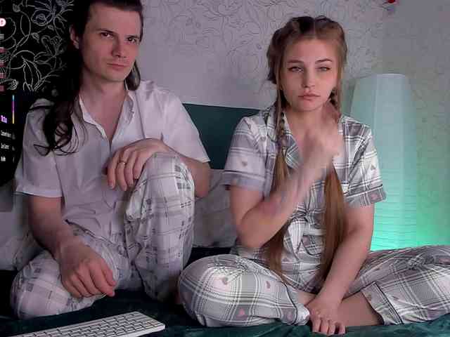 FuckinHotCouple webcam