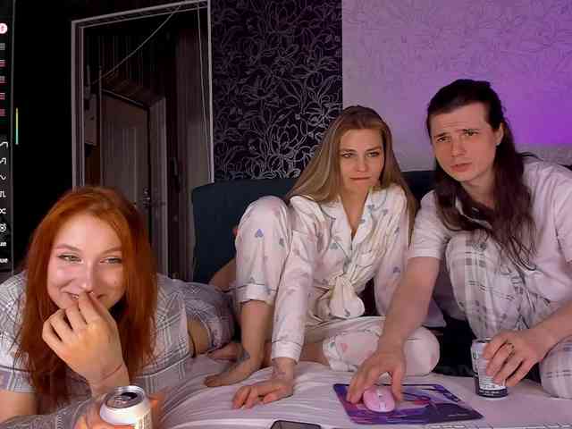 FuckinHotCouple webcam