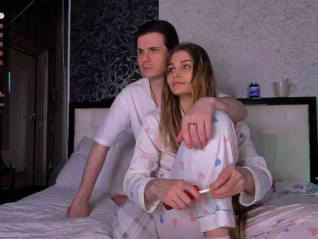 FuckinHotCouple webcam