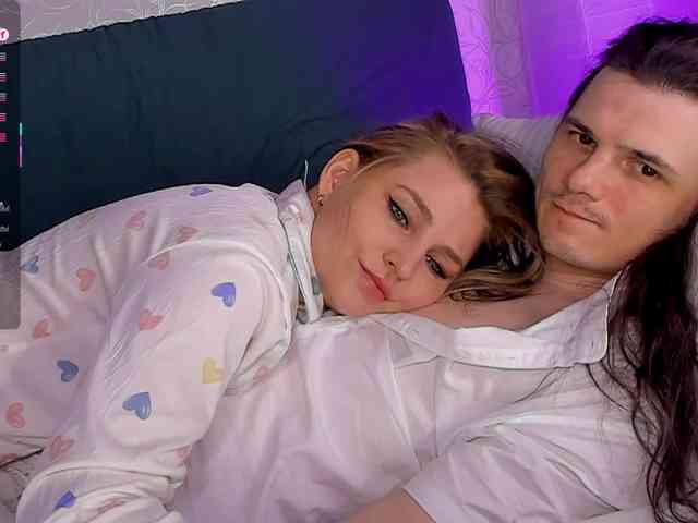 FuckinHotCouple webcam