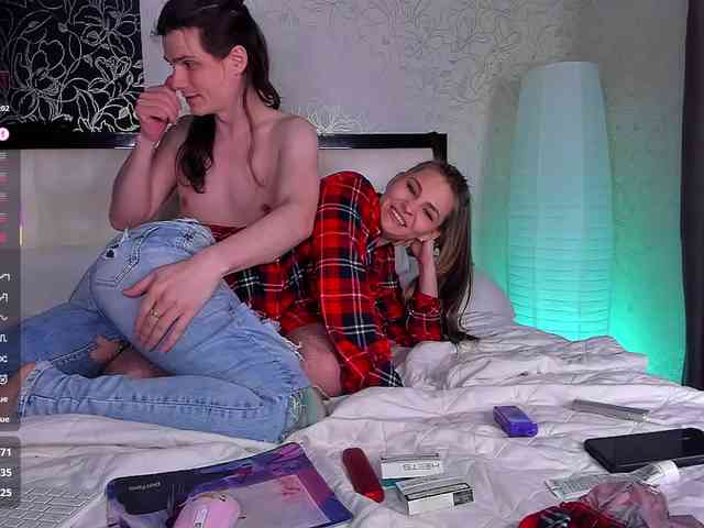 FuckinHotCouple webcam