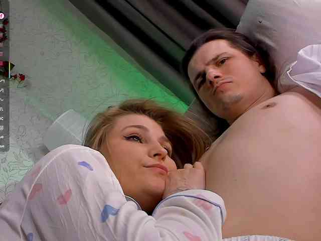 FuckinHotCouple webcam