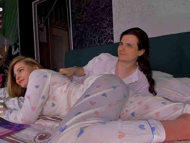 FuckinHotCouple webcam