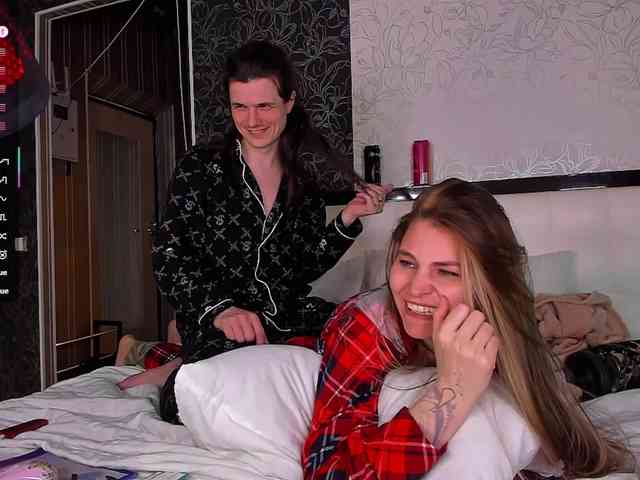 FuckinHotCouple webcam