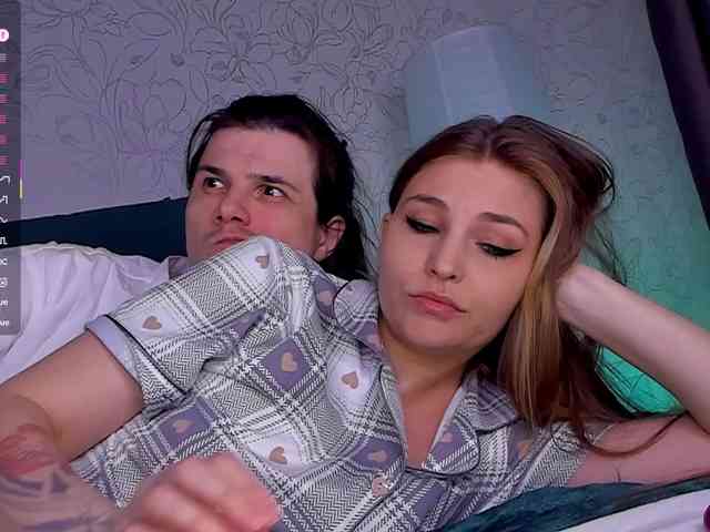 FuckinHotCouple webcam