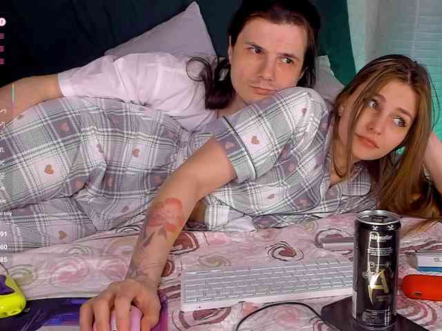 FuckinHotCouple webcam